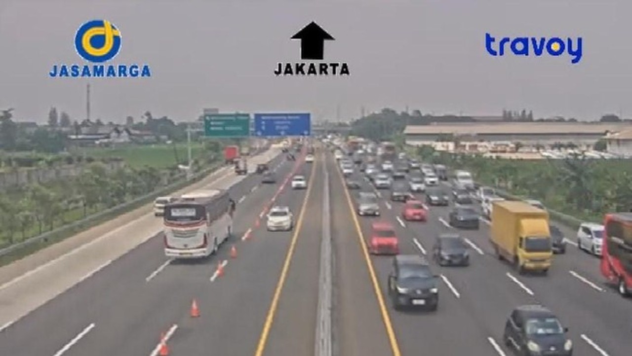 Libur Nataru, Arus Lalu Lintas Tol Layang MBZ dan Tol Japek Padat di Sejumlah Titik