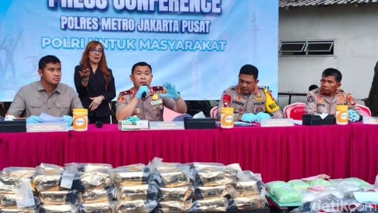 Polisi Gagalkan Peredaran 100 Kg Sabu untuk Pesta Tahun Baru di Jabodetabek Polisi Gagalkan Peredaran 100 Kg Sabu untuk Pesta Tahun Baru di Jabodetabek