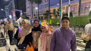 Warga Bekasi dan Jaktim Berburu Konten Tahun Baru 2026 di Bundaran HI Demi FYP