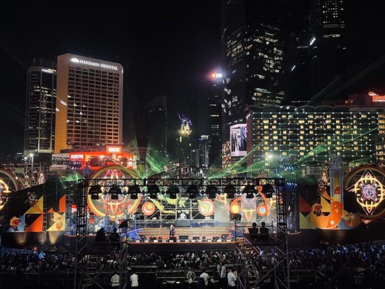 Malam Tahun Baru di Bundaran HI Tetap Semarak Tanpa Kembang Api, Warga Nikmati Musik dan Drone Malam Tahun Baru di Bundaran HI Tetap Semarak Tanpa Kembang Api, Warga Nikmati Musik dan Drone