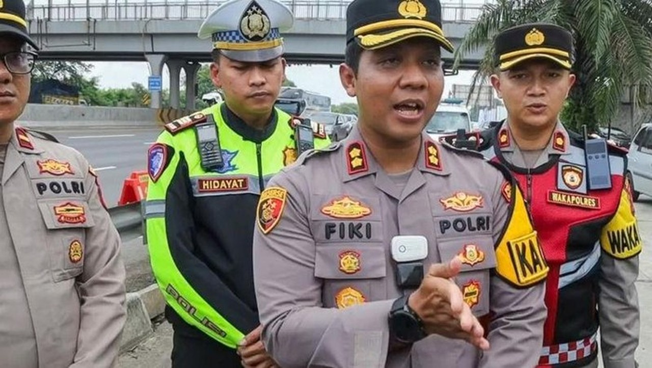 Antrean Kendaraan di Rest Area Km 57 Tol Jakarta-Cikampek Picu Kepadatan Lalu Lintas