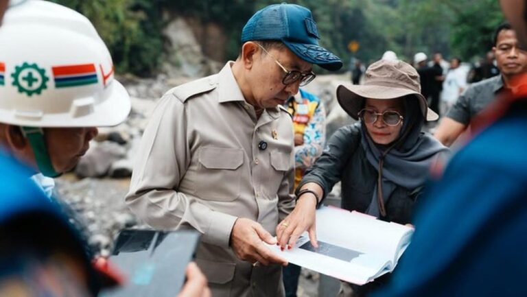 Menbud Fadli Zon Tinjau Situs Warisan Dunia Ombilin Sawahlunto yang Rusak Akibat Bencana