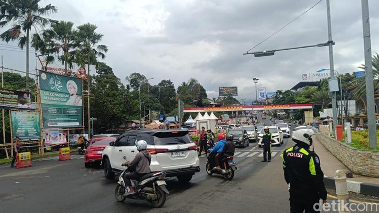 One Way Puncak Berakhir, Arus Kendaraan di Simpang Gadog Padat Merayap