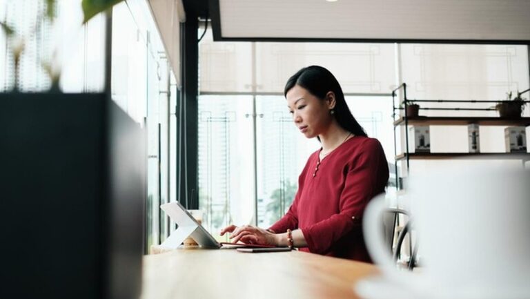 Menaker Imbau Perusahaan Terapkan Work From Anywhere 29-31 Desember 2025