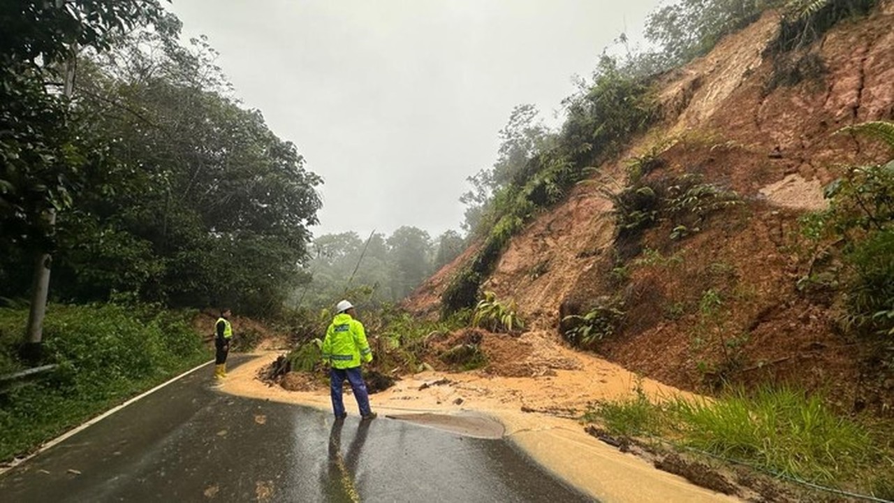 Longsor di Tapanuli Utara Tutup Jalan Lintas Tarutung-Tapanuli Tengah