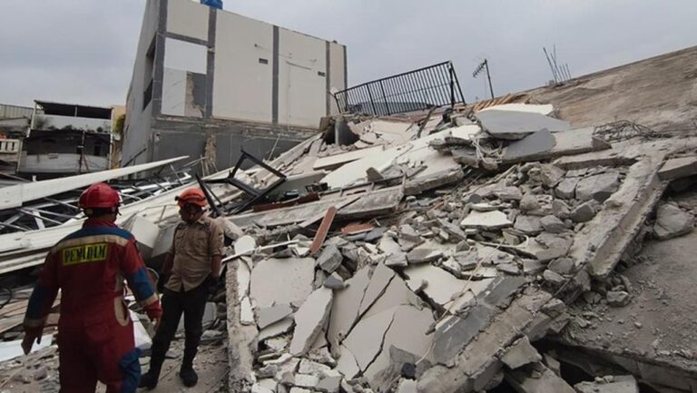 Bangunan Parkir Dua Lantai di Koja Jakarta Utara Ambruk, Polisi Selidiki Penyebabnya