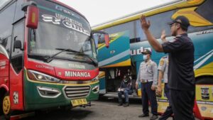 Dishub DKI Tes Kesehatan 368 Sopir Bus, 1.126 Kendaraan Diperiksa Jelang Nataru