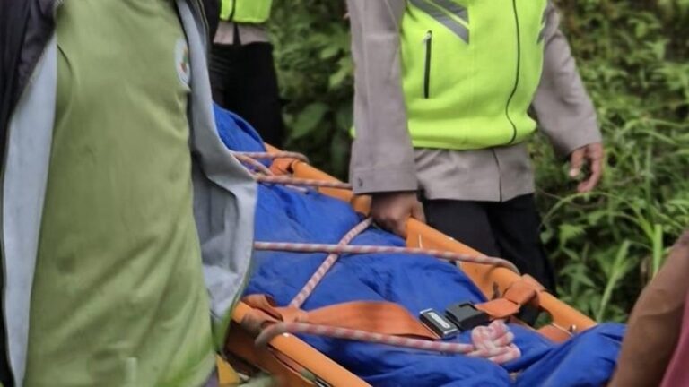 Pendakian Ilegal Merapi Berujung Maut: Tiga Orang Nekat Naik Hanya Berbekal Sandal Jepit