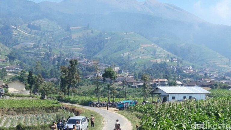 Pendaki Perempuan di Gunung Merbabu Tewas Tersambar Petir Saat Mendaki