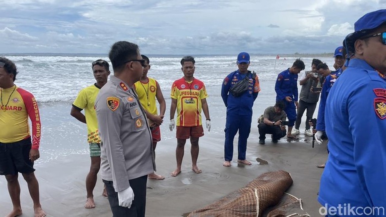 Wisatawan Cileunyi yang Terseret Ombak di Pangandaran Ditemukan Meninggal Dunia Wisatawan Cileunyi yang Terseret Ombak di Pangandaran Ditemukan Meninggal Dunia