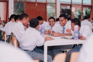 Dari Penjual Pinang ke Sekolah Gratis: Alfius Raih Cita-cita di Jayapura