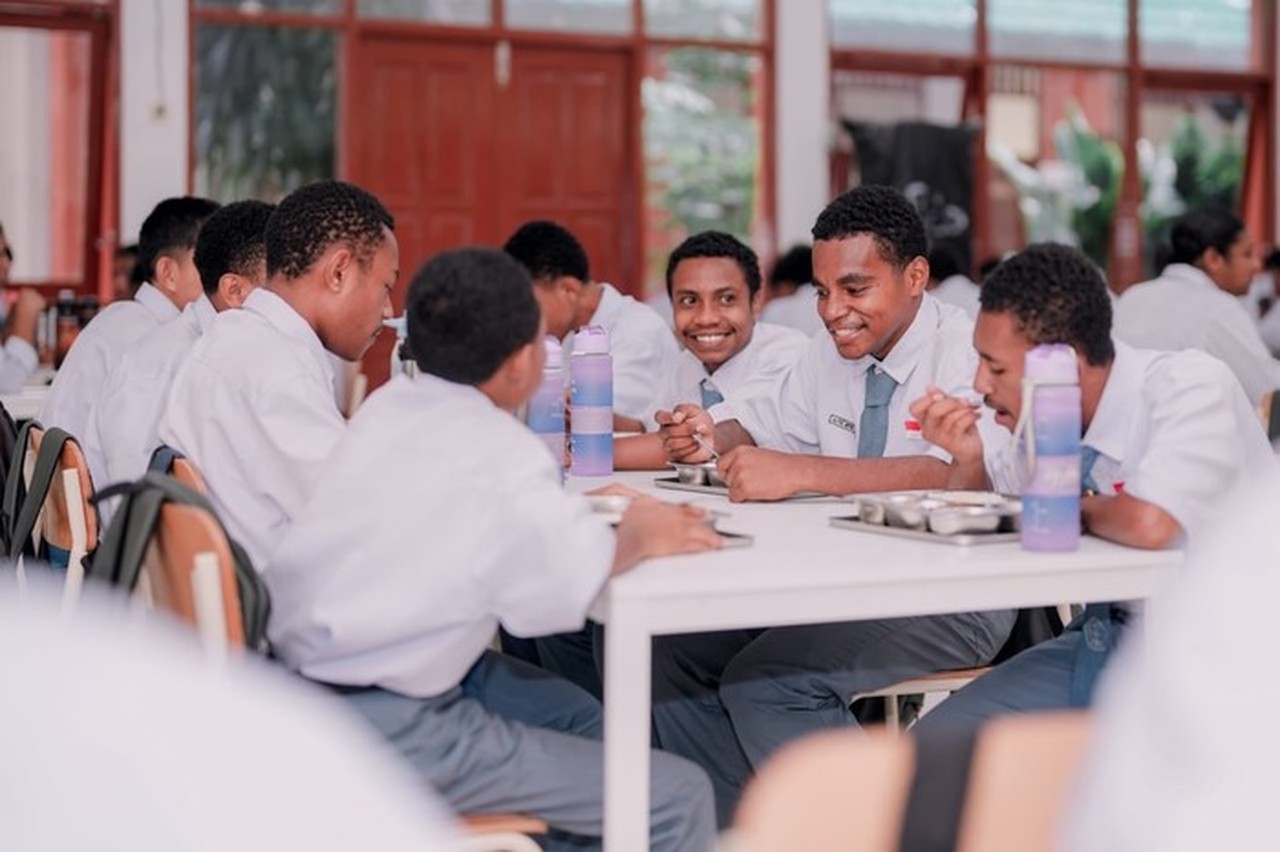 Dari Penjual Pinang ke Sekolah Gratis: Alfius Raih Cita-cita di Jayapura