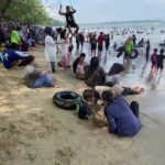 Pantai Carita Diserbu Wisatawan di Libur Natal, Pengelola Akui Penurunan Pengunjung