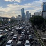 Jelang Nataru 2026, Arus Kendaraan di Gatot Subroto Arah Cawang Terpantau Padat Merayap