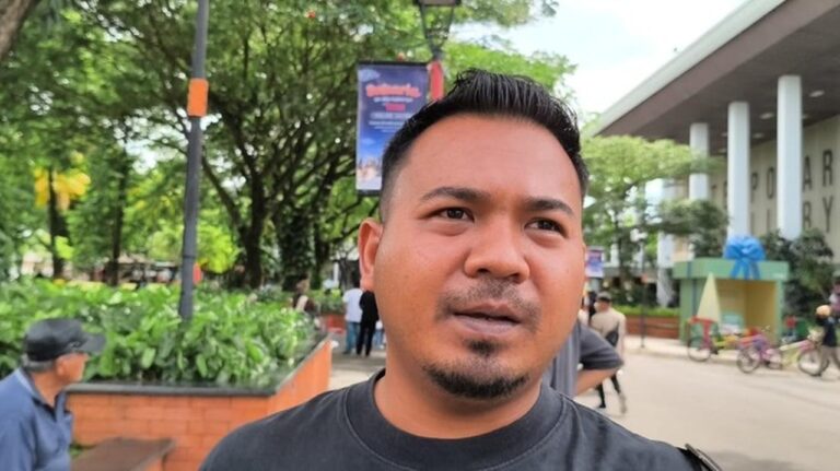 Pelancong Malaysia Terpesona Rumah Adat TMII, Ajak Keluarga Jelajahi Keindahan Nusantara