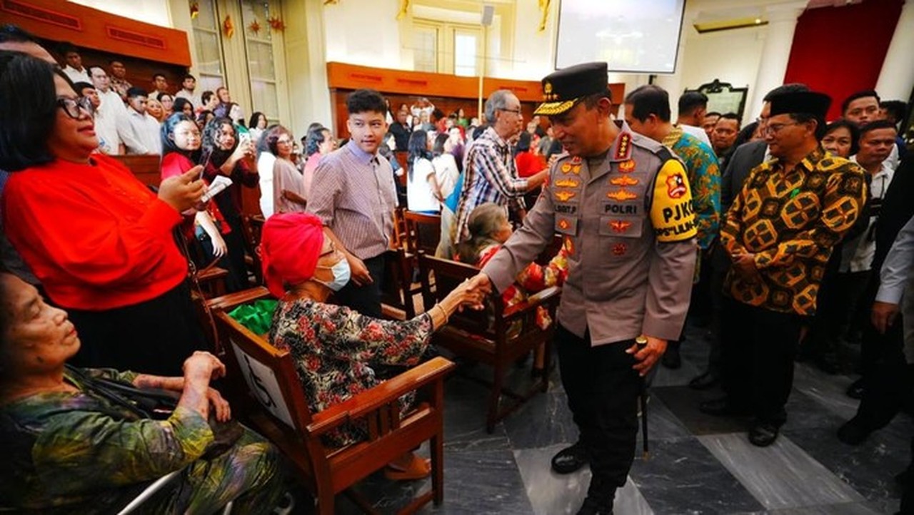 Kapolri Jenderal Listyo Sigit Ajak Doakan Korban Bencana Sumatera di Momen Natal 2025