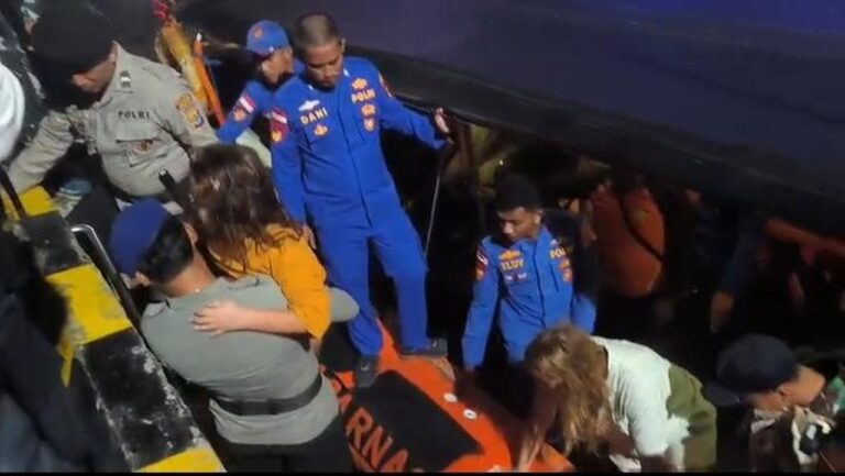 Serpihan Kapal Ditemukan di Labuan Bajo, 4 WN Spanyol Masih Misterius di Laut