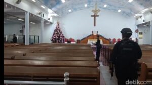 Tim Jibom Sterilisasi Gereja di Kota Serang, Pastikan Keamanan Ibadah Malam Natal