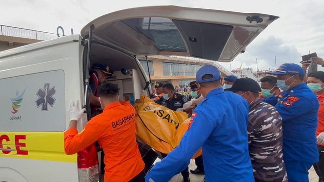 Jenazah Korban Kapal Tenggelam di Labuan Bajo Ditemukan, Pelatih Valencia Masih Hilang