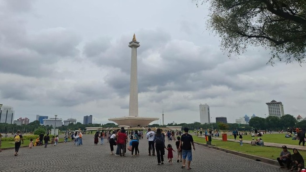 Libur Natal 2025: 130 Ribu Pengunjung Padati Kawasan Monas Jakarta Libur Natal 2025: 130 Ribu Pengunjung Padati Kawasan Monas Jakarta