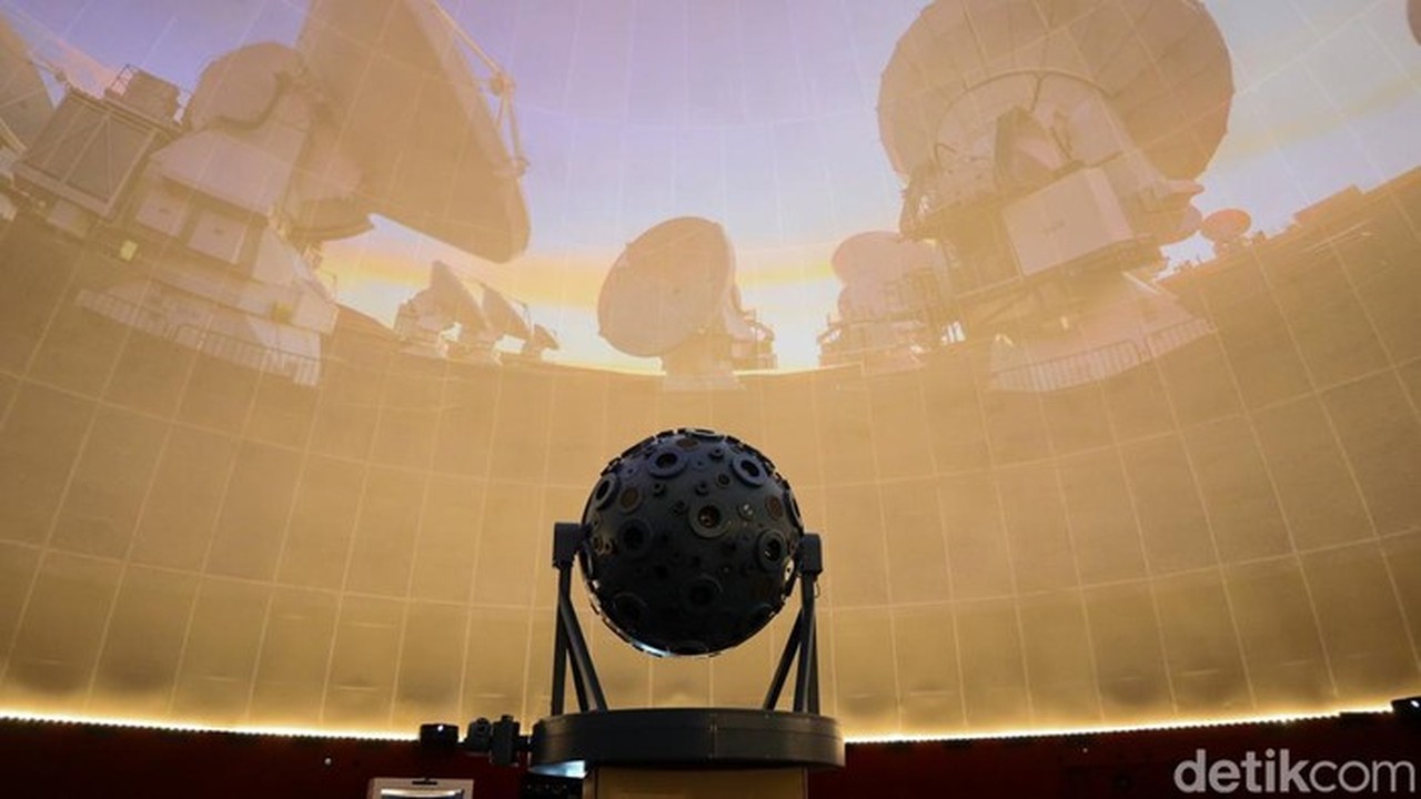 Foto Planetarium: (najm Dhiaulhaq)