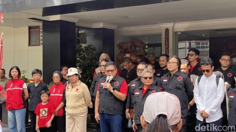 Arahan Megawati, PDIP Kirim 30 Ambulans dan 90 Tenaga Kesehatan untuk Korban Bencana Sumatera Arahan Megawati, PDIP Kirim 30 Ambulans dan 90 Tenaga Kesehatan untuk Korban Bencana Sumatera