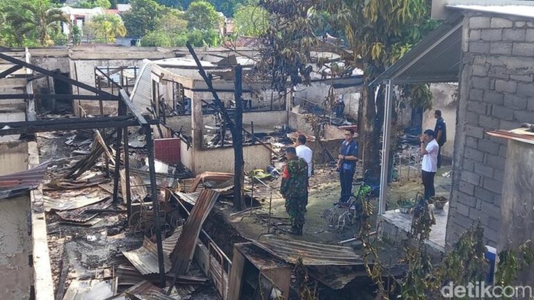 16 Lansia Tewas dalam Kebakaran Panti Jompo Manado, Warga Dengar Ledakan dan Teriakan ‘Tolong’ 16 Lansia Tewas dalam Kebakaran Panti Jompo Manado, Warga Dengar Ledakan dan Teriakan ‘Tolong’