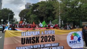 Buruh Geruduk Istana Negara Tolak UMP DKI Jakarta 2026, Ribuan Massa Turun Aksi