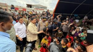 Seskab Ungkap Prabowo Kirim Helikopter Pribadi untuk Gubernur Aceh Tangani Bencana