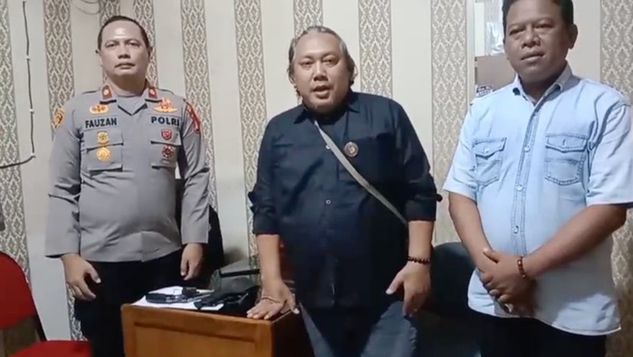 Pria di Depok Pamer Korek Api Bentuk Pistol ke Sekuriti, Berujung Permintaan Maaf Pria di Depok Pamer Korek Api Bentuk Pistol ke Sekuriti, Berujung Permintaan Maaf