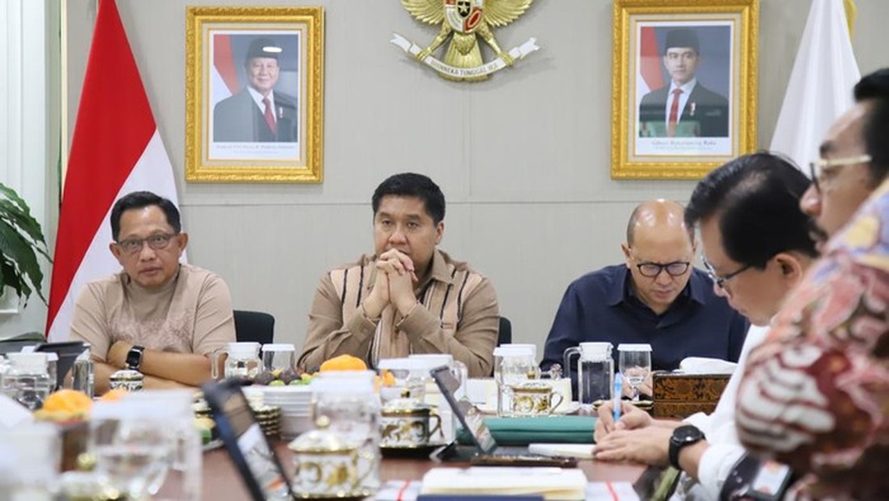 Mendagri Tito Karnavian Desak Pemda Sumatera Segera Finalisasi Data Rumah Korban Bencana