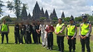 10 Pelajar Sukabumi Kepergok Lompati Pagar Candi Prambanan, Akui Tak Punya Uang untuk Tiket