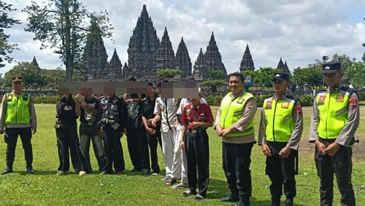 10 Pelajar Sukabumi Kepergok Lompati Pagar Candi Prambanan, Akui Tak Punya Uang untuk Tiket
