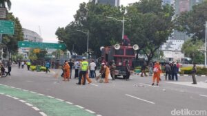 Demo Buruh Tolak UMP Jakarta Bubar, Arus Lalu Lintas Medan Merdeka Selatan Kembali Normal