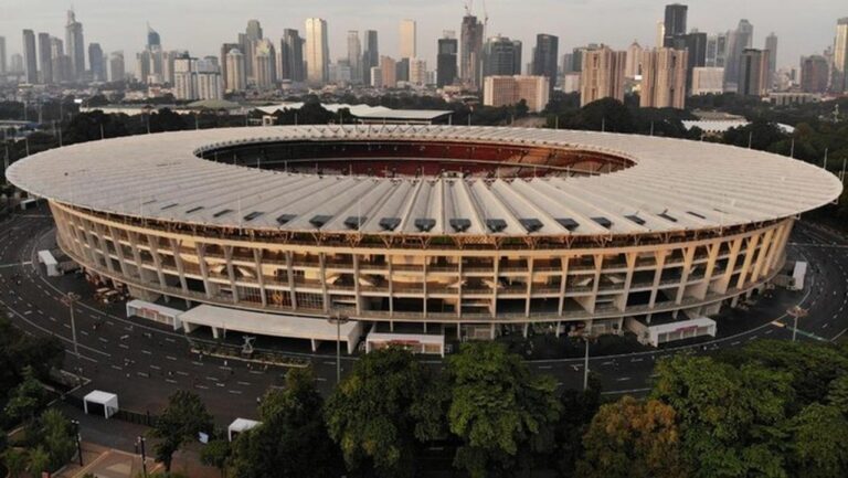 1.295 Aparat Gabungan Amankan Laga Persija vs Bhayangkara Presisi di GBK dengan Pendekatan Humanis