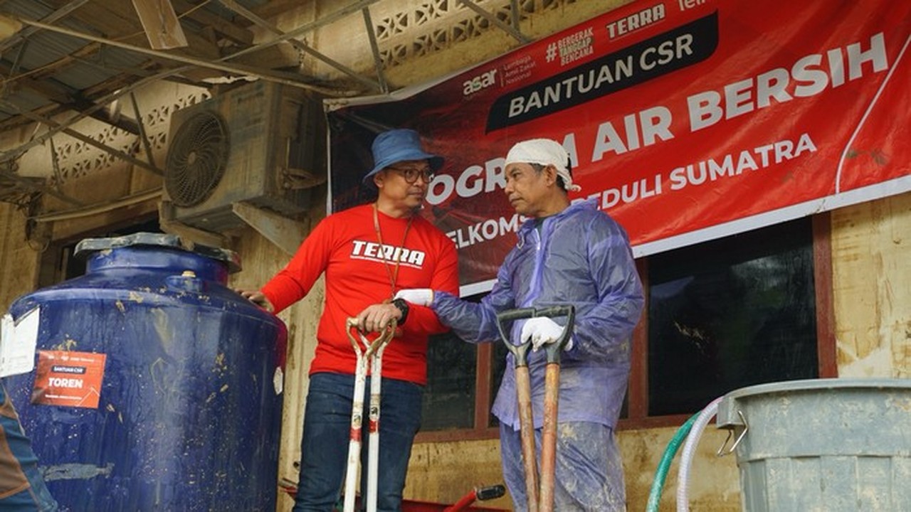 Telkomsel Salurkan Bantuan Air Bersih dan Dapur Umum untuk Korban Bencana di Aceh Tamiang
