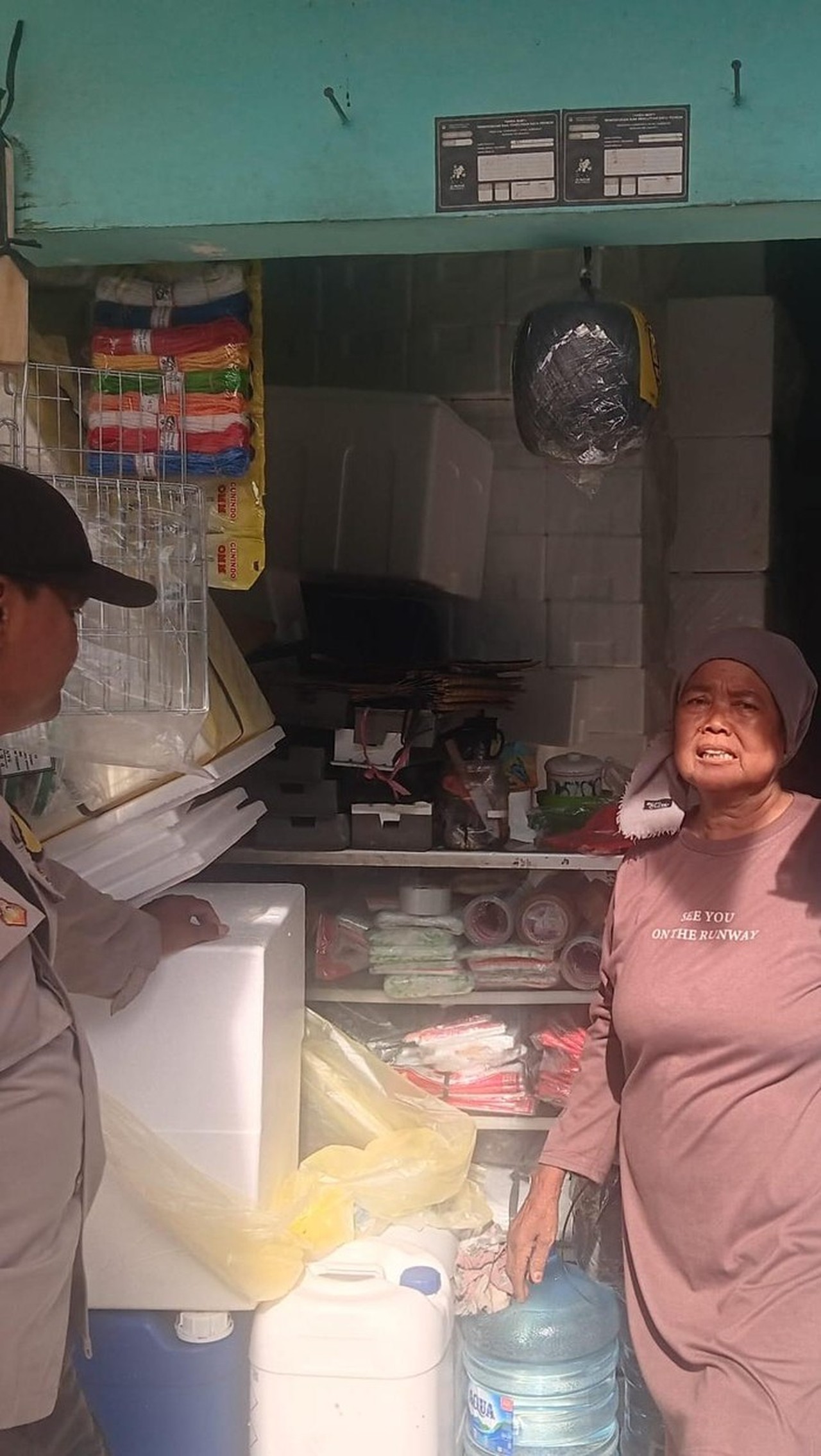 Nenek Penjaga Warung di Jakarta Utara Kehilangan Uang dan HP, Pelaku Beraksi Saat Pura-pura Beli Boks Ikan