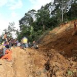 Longsor di Aceh Tengah Timpa Jalan, Sejumlah Warga dan Mobil Terjebak