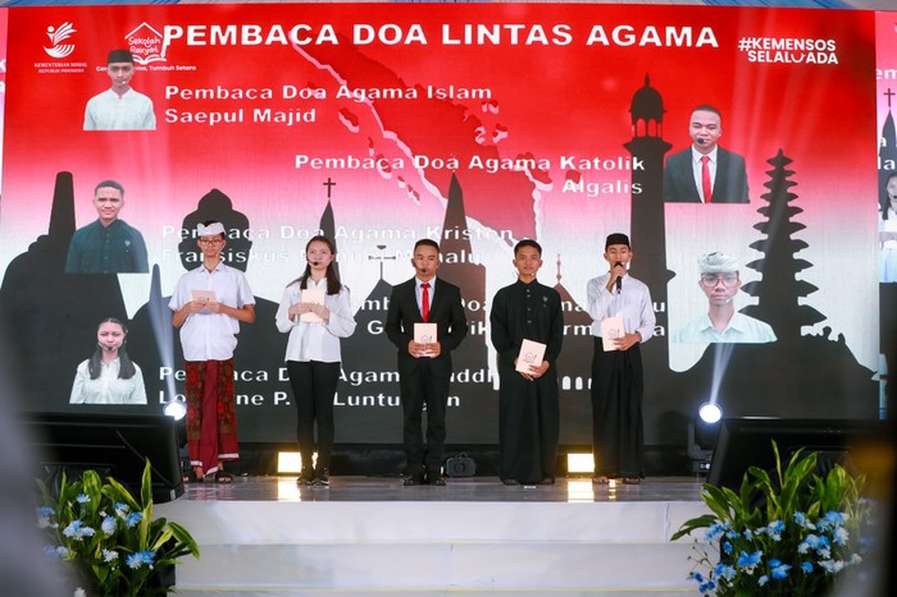 Ratusan Siswa Sekolah Rakyat Panjatkan Doa Lintas Agama untuk Warga Sumatera Terdampak Bencana