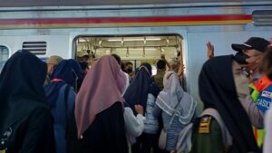 Anak Kereta Musiman Diimbau Hindari KRL Jam Sibuk Saat Liburan Akhir Tahun