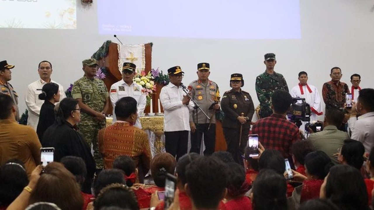 Kapolda dan Gubernur Banten Pantau Langsung Malam Natal, Pastikan Keamanan Ibadah Kapolda dan Gubernur Banten Pantau Langsung Malam Natal, Pastikan Keamanan Ibadah
