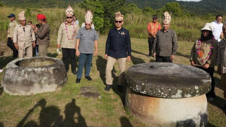Menbud Fadli Zon Tekankan Pelestarian Warisan Prasejarah di Situs Megalitik Lore Lindu Menbud Fadli Zon Tekankan Pelestarian Warisan Prasejarah di Situs Megalitik Lore Lindu