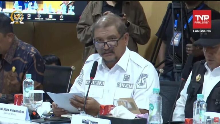 Bupati Aceh Tamiang Akui Sering Menangis Melihat Penderitaan Warga Akibat Bencana