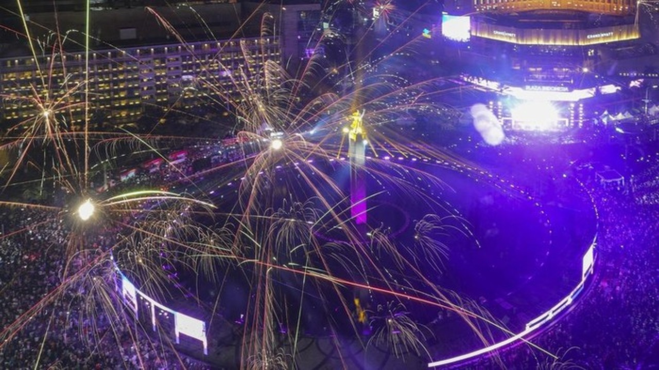 Larangan Pesta Kembang Api di Bundaran HI: Warga DKI Jakarta Tunjukkan Empati untuk Korban Bencana Sumatera