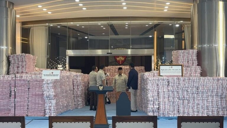 Gunungan Uang Rp 6,6 Triliun Hasil Rampasan Hampir Tutupi Pintu Gedung Kejagung