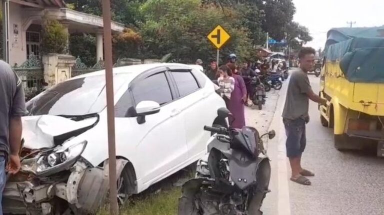 Pelajar SMA di Lebak Tabrak 3 Pemotor dengan Mobil, Diduga Hilang Kendali Saat Menyalip