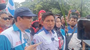 Buruh Tuntut Revisi UMP, Gubernur DKI dan Jabar Dipanggil ke Istana