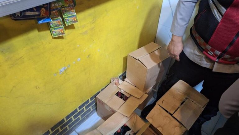 Jelang Tahun Baru, Polres Serang Sita Ratusan Botol Miras dan Larang Pesta Kembang Api