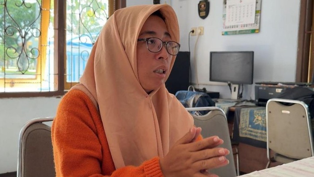 Guru PNS Pasuruan Dipecat Usai Viral Curhat Perjalanan 114 Km, Ini Penjelasan Pemkab Guru PNS Pasuruan Dipecat Usai Viral Curhat Perjalanan 114 Km, Ini Penjelasan Pemkab