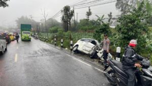 Truk Tronton Rem Blong di Wonosobo Tewaskan 2 Orang, 5 Luka-luka Akibat Tabrak Mobil dan Motor